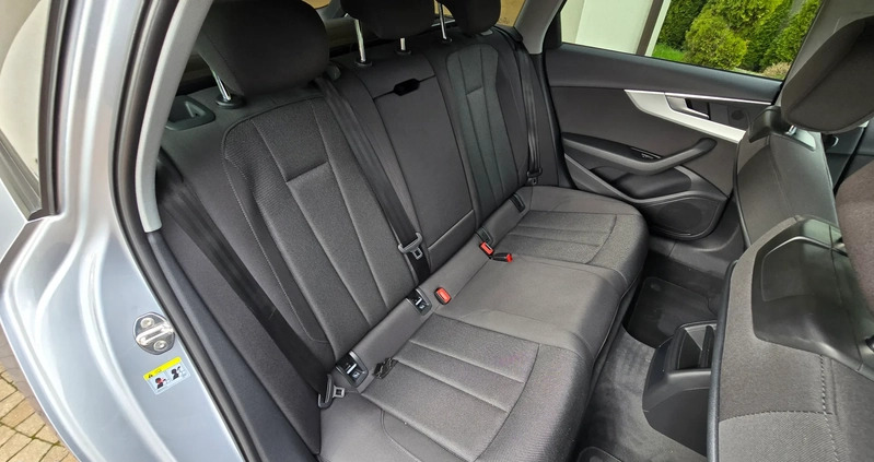 Audi A4 cena 84999 przebieg: 110440, rok produkcji 2017 z Łódź małe 704